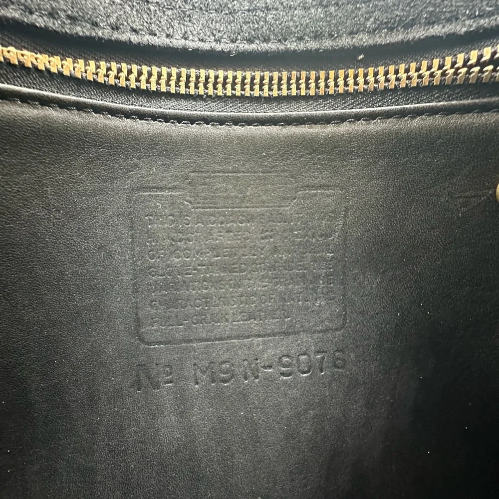 Coach • 9076 Companion Flap - Picture 14 of 14